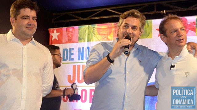 Luís André na convenção do MDB com seus novos candidatos a deputados Pablo Santos e Castro Neto da base do PT (foto: reprodução)