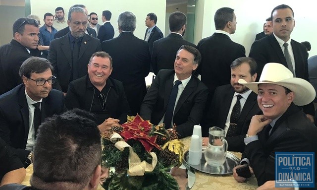 Presidente eleito reunido com artistas (Foto: Guilherme Mazui/G1)