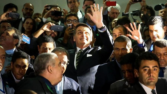 Bolsonaro deixa o Congresso após entregar proposta (Foto: Marcelo Camargo/Ag. Brasil)