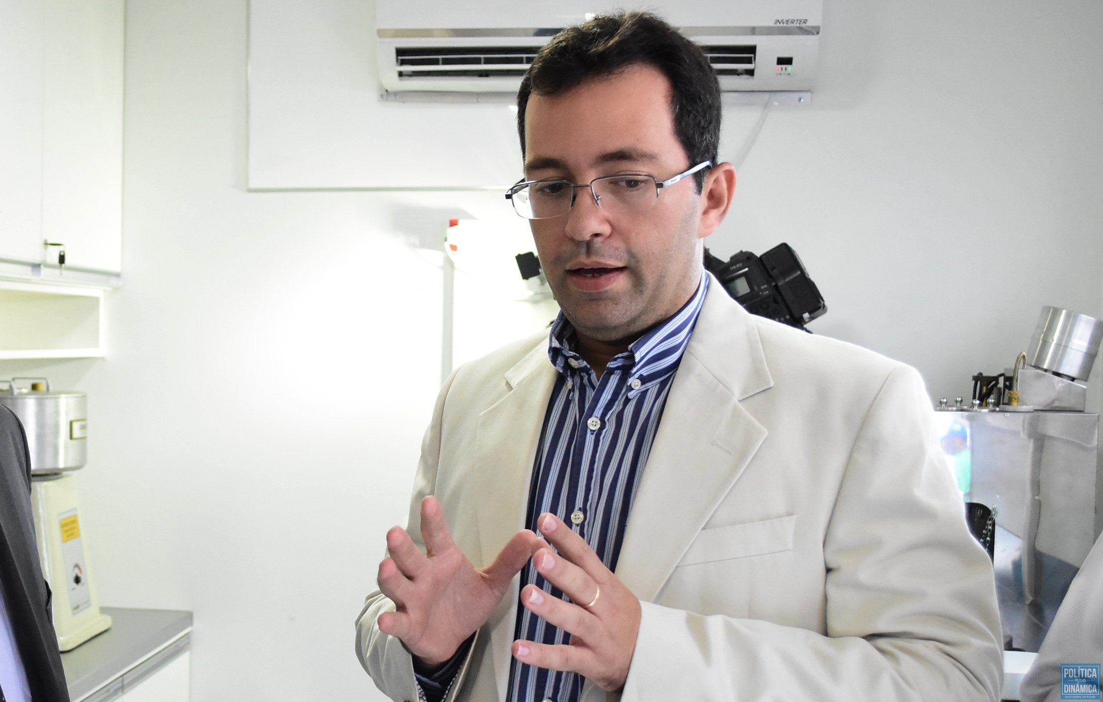 Diretor explica nova tecnologia no TCE-PI (Foto: Jailson Soares/PoliticaDinamica.com)