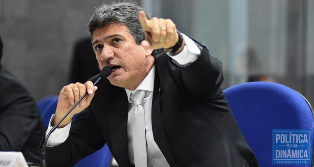 Parlamentar mostrou indignação (Foto: Jailson Soares/PoliticaDinamica.com)