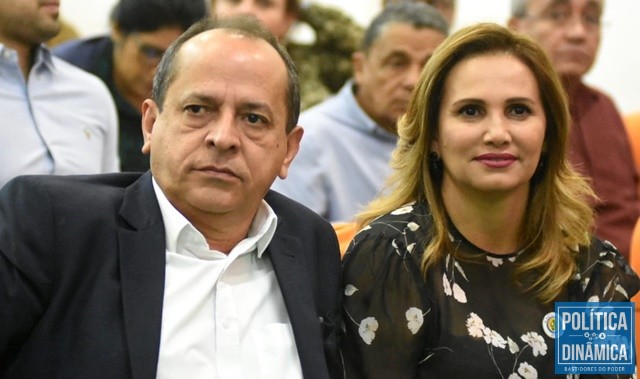 Carmelita, mulher de Hélio, não parecia animada (Foto: Jailson Soares/PoliticaDinamica)