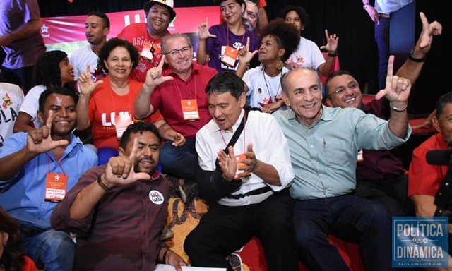 Marcelo com os companheiros do PT (Foto: Reprodução/Facebook Assis Carvalho)