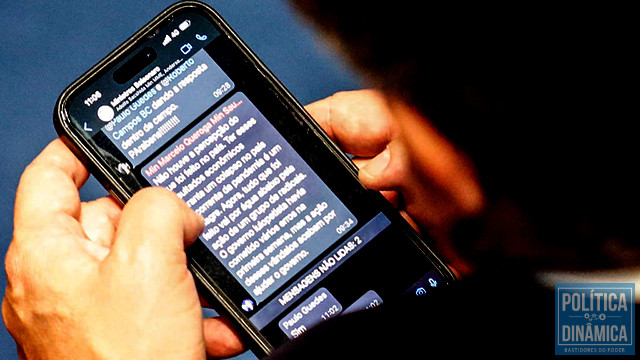 Foto que revelou conversas entre ex-ministros foi feita da tela do celular de Ciro Nogueira (foto: Gabriela Biló/ FolhaPress)