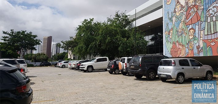 O empreendimento já está recebendo dezenas de clientes todos os dias ao lado da ALEPI (foto: Marcos Melo | politicaDInamica.com)