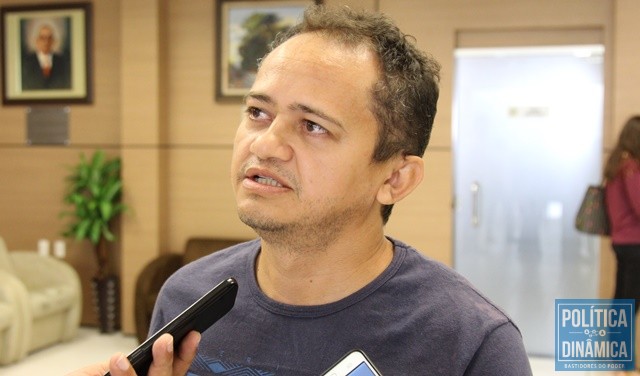 Em visita à Câmara de Teresina, vereador ouviu da própria Teresa Britto que será alvo de ação por ter sido infiel (Foto: Jailson Soares/PoliticaDinamica.com)