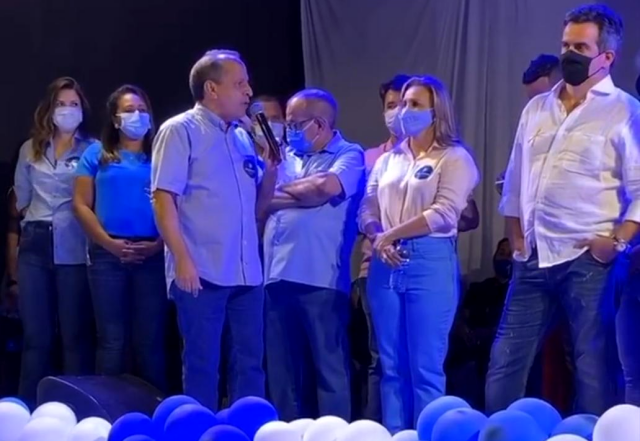 Hélio Isaías durante discurso ao lado de Ciro em São Raimundo (Foto: Reprodução/Instagram)