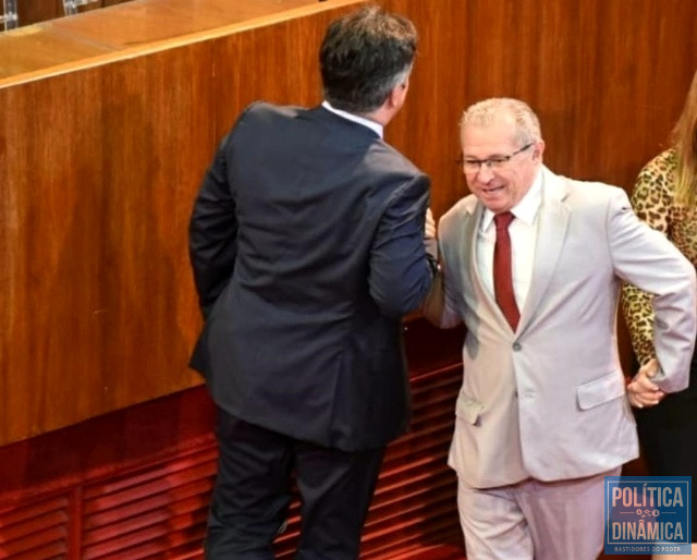 Ciro e Assis andam em direções opostas (Foto: Jailson Soares/PoliticaDinamica.com)