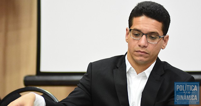 Daniel está nos seus últimos dias de secretário e até sua madrinha política, Rejane Dias, já desmarcou eventos com sua presença (foto: Jailson Soares | PoliticaDinamica.com)