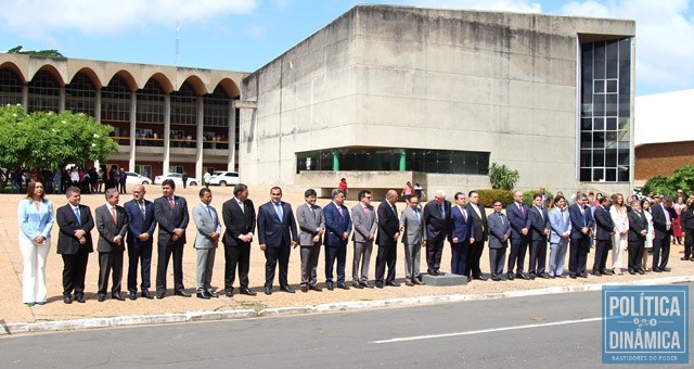 Deputados perfilados em ato de revista à tropa (Foto: Jailson Soares/PoliticaDinamica)