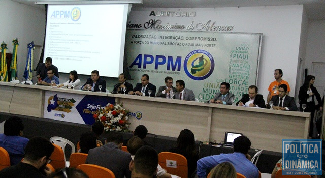 Na APPM, prefeitos pediram ajuda a deputados (Foto: Jailson Soares/PoliticaDinamica.com)