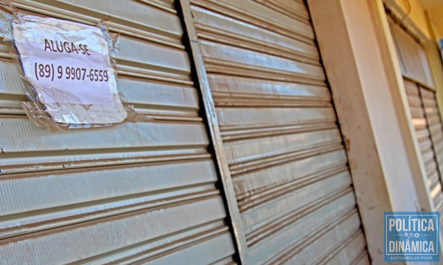 Estabelecimentos fecharam as portas em Picos (Foto: Jailson Soares/PoliticaDinamica.com)