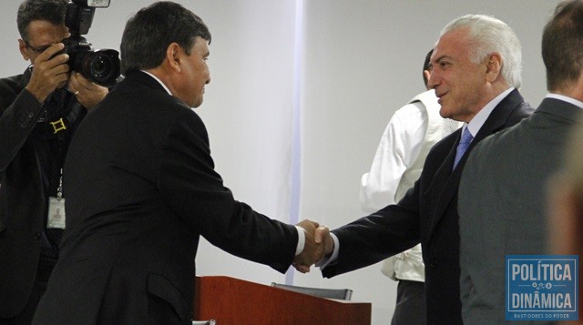 Governador cumprimenta Temer no encontro (Foto: Divulgação/Governo do Estado)