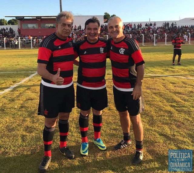 Governador durante partida de futebol em São João (Foto: Reprodução/Facebook)