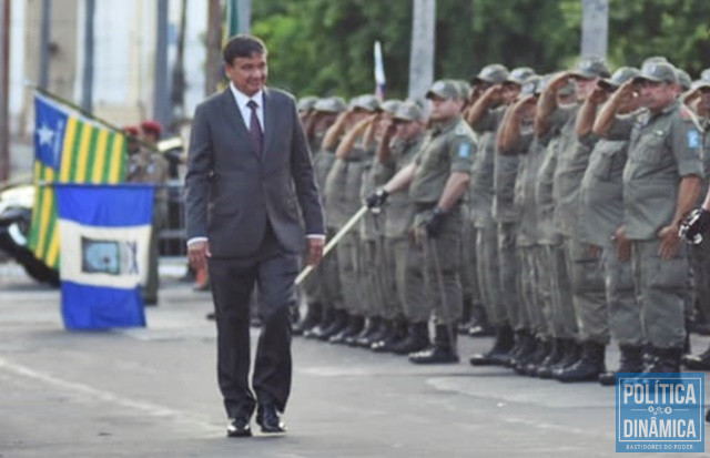 Militares aguardam governo chamá-los (Foto: Jailson Soares/PoliticaDinamica.com)