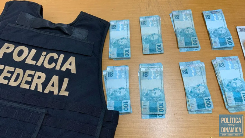 Em uma das residências onde foi cumprido mandato de busca e apreensão, a PF encontrou R$ 20 mil em dinheiro (foto: PF)