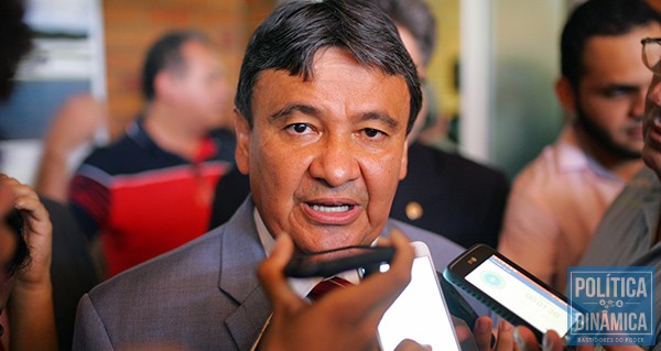 Wellington Dias tem se negado a diminuir o número de comissionados e fazer cortes necessários na sua gestão, assim, aumentou impostos duas vezes este ano no Piauí, uma solução bastante diferente do que tem feito o Maranhão (foto: Thiago Amaral | PoliticaDinamica.com)