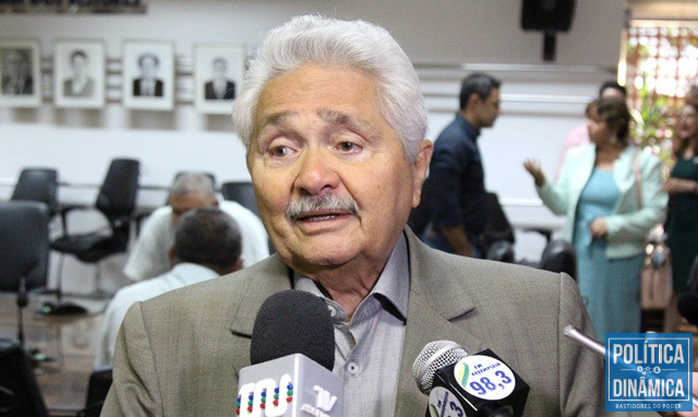 Elmano assinou mais uma vez a CPI da Lava Toga (Foto: Jailson Soares/PoliticaDinamica.com)