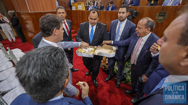 Clima na Alepi era de festa com 'comes e bebes' em todos gabinetes dos parlamentares (foto: AlepI)