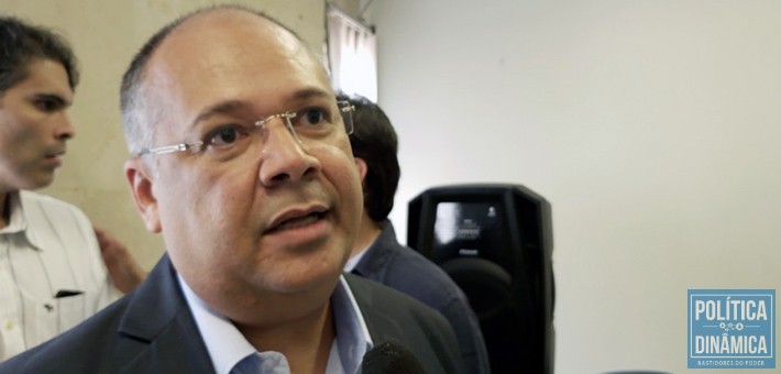 Elizomar não quis comentar os pagamentos da gestão de Wellington Dias em tempos de campanha eleitoral (foto: Marcos Melo | PoliticaDInamica.c                            </div>

                            <div class=