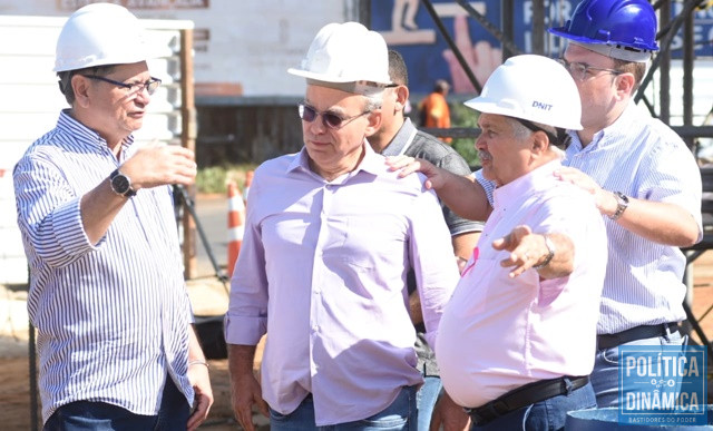 Ao lado de Firmino, Elmano visitou obra (Foto: Jailson Soares/PoliticaDinamica.com)