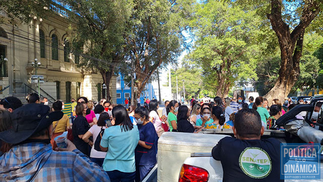 Servidores da Saúde fizeram protesto em frente a Prefeitura de Teresina (foto: Ascom)