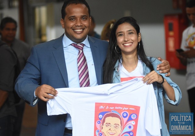 Enzo e Isadora durante exposição na Câmara (Foto: Jailson Soares/PoliticaDinamica)