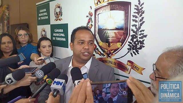 Na coletiva, Enzo disse que se for preciso, Câmara vai endurecer ações contra Prefeitura (foto: Jailson Soares/ PD)