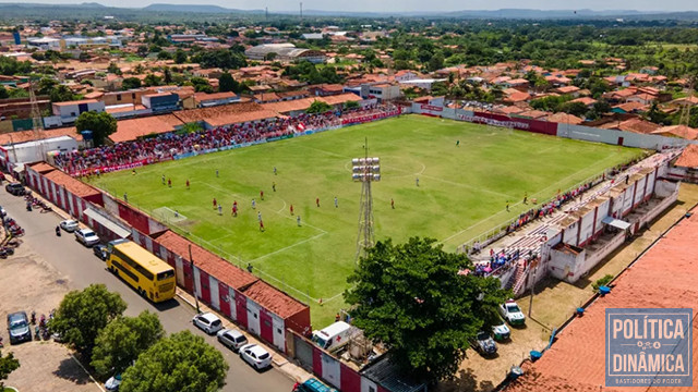 Estádio de Ytacoatiara em dia de jogo do 4 de Julho (foto: Gustavo Lopes)