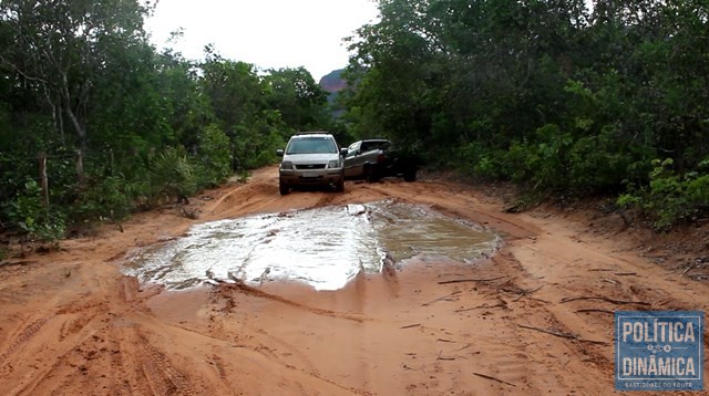 Motoristas têm dificuldades na estrada (Foto: Gustavo Almeida/PoliticaDinamica.com)