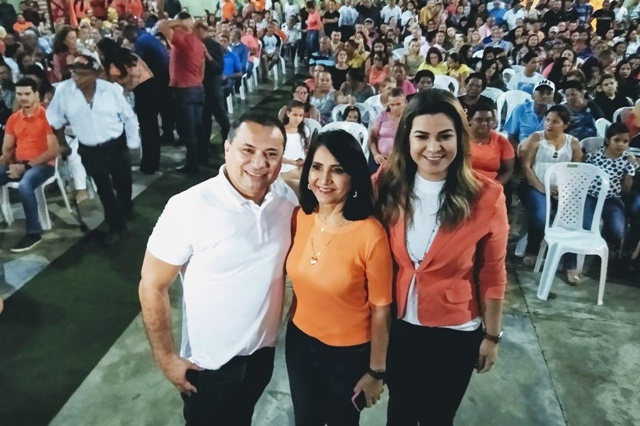 Prefeita Ceiça Dias, no centro, ganha adesões (Foto: Divulgação/Solidariedade)