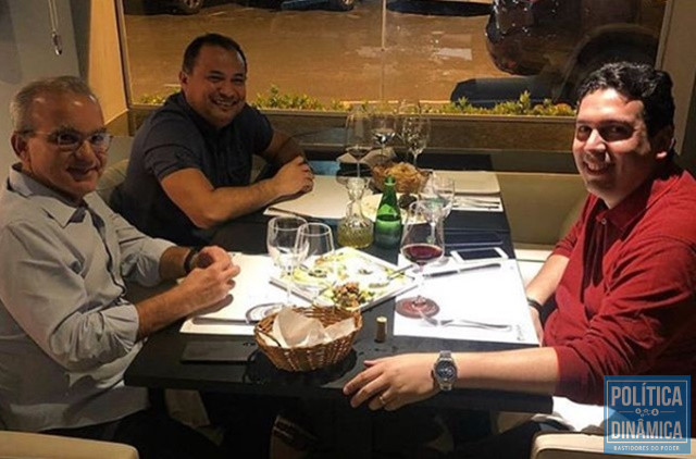 Evaldo e Marcos Vinícius jantaram com Firmino (Foto: Reprodução/Instagram)