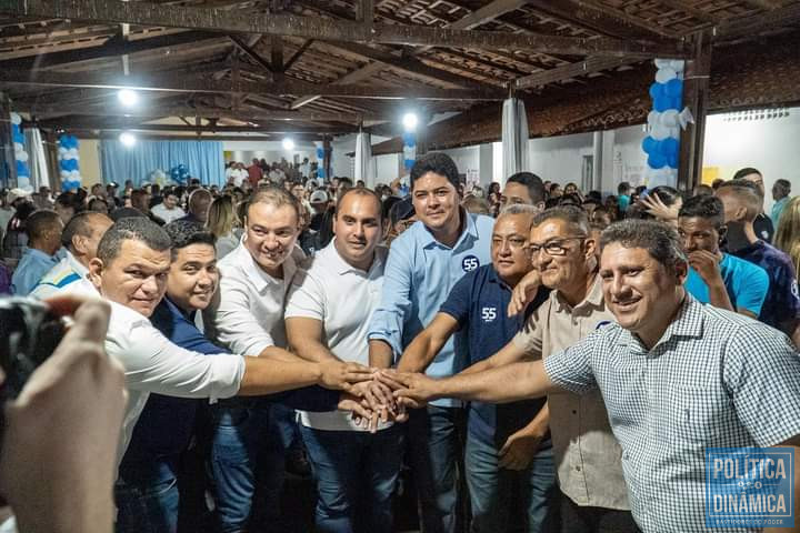 Thiago Santa (de camisa azul-clara), em reunião ao lado de lideranças políticas, do ex-prefeito Biraci Damasceno (do lado esquerdo do sobrinho) e do deputado estadual Georgiano Neto (de camisa polo branca) (foto: Reprodução | Facebook)