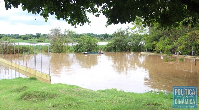 Quadra esportiva inundada na Zona Norte (Foto: Jailson Soares/PoliticaDinamica.com)