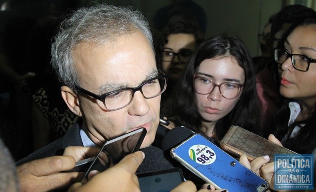 Firmino Filho enaltece currículo de Charles (Foto: Jailson Soares/PoliticaDinamica.com)