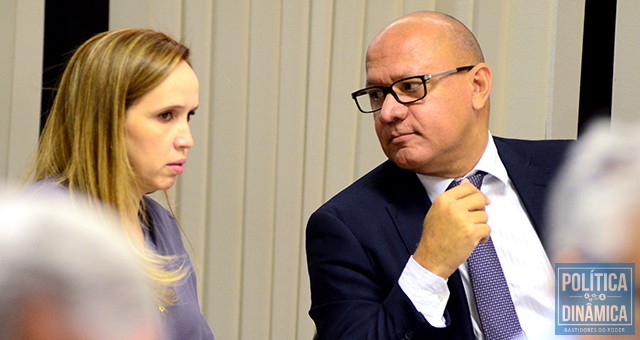 A licitação da Agespisa, contestada por suspeita de direcionamento, tem todas as impressões digitais de Viviane Moura, ex-cunhada do governador Wellington Dias e relacionada no processo 022/2014, no próprio TCE-PI, onde ainda não conseguiu explicar a fraude de R$ 500 mil que sua empresa "empurrou" no Estado e cujo benefício para o contribuinte foi nada além de papel; os projetos encomendados foram copiados da internet e estavam disponíveis de graça (foto: Jailson Soares | PoliticaDinamica.com)