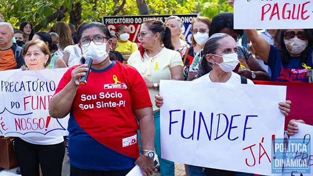 Sem acordo com o Governo, Sindicato tem promovido manifestações na sede do Governo e na Alepi para pressionar repasse de 60% em todas as parcelas do Fundef (foto: Sinte)