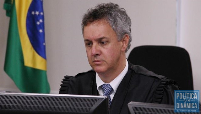 Desembargador Gebran é o relator da Lava Jato no TRF-4 (Foto: Sylvio Sirangelo/TRF4)                            </div>

                            <div class=