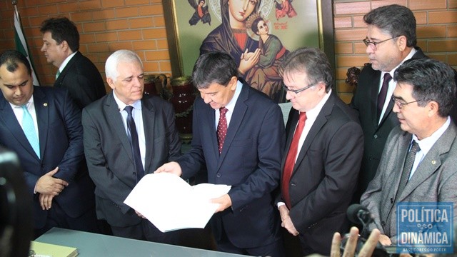 Dias explicou a proposta aos deputados (Foto: Jailson Soares/PoliticaDinamica.com)