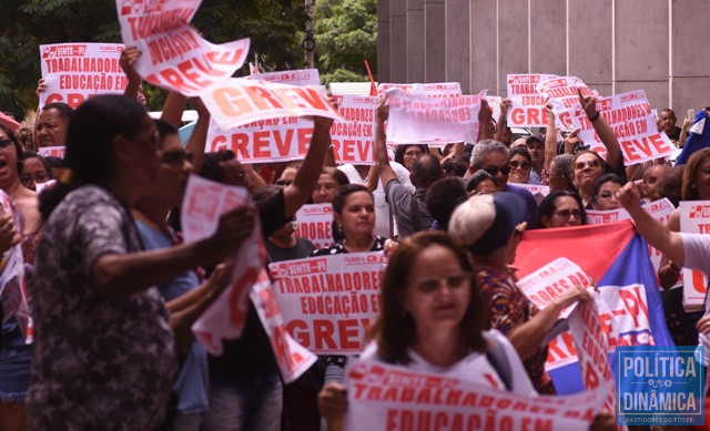 Professores estão em greve há 11 dias (Foto: Jailson Soares/PoliticaDinamica.com)