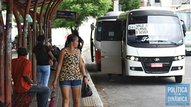 Strans cadastrou ônibus particulares para circularem durante a greve em Teresina (foto: Jailson Soares/ PD)
