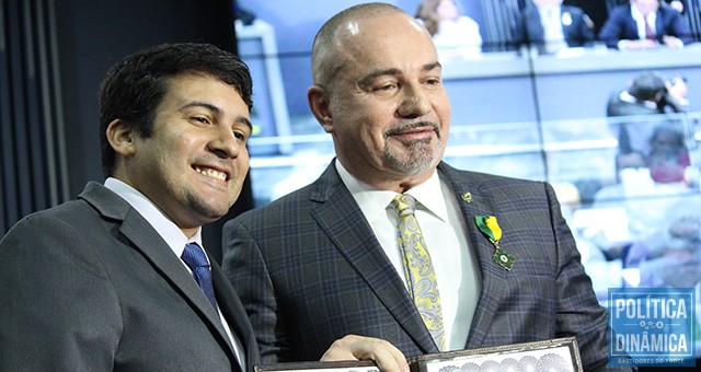 Henrique e Deolindo durante cerimônia na Câmara de Teresina (Foto: Marcos Melo | PoliticaD                            </div>

                            <div class=