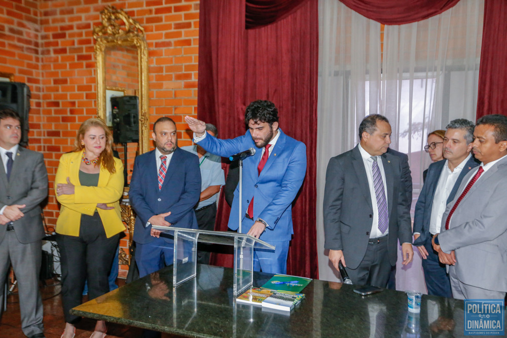 O médico Marcus Vinícius Kalume durante posse como deputado estadual (foto: Divulgação | Alepi)