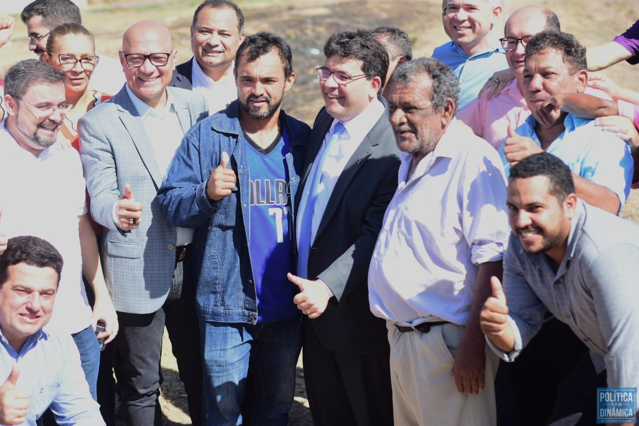 O governador do Piauí, Rafael Fonteles (de terno e gravata azul), autorizou nesta quarta-feira o início da ampliação do Metrô de Teresina (foto: Jailson Soares | PD)