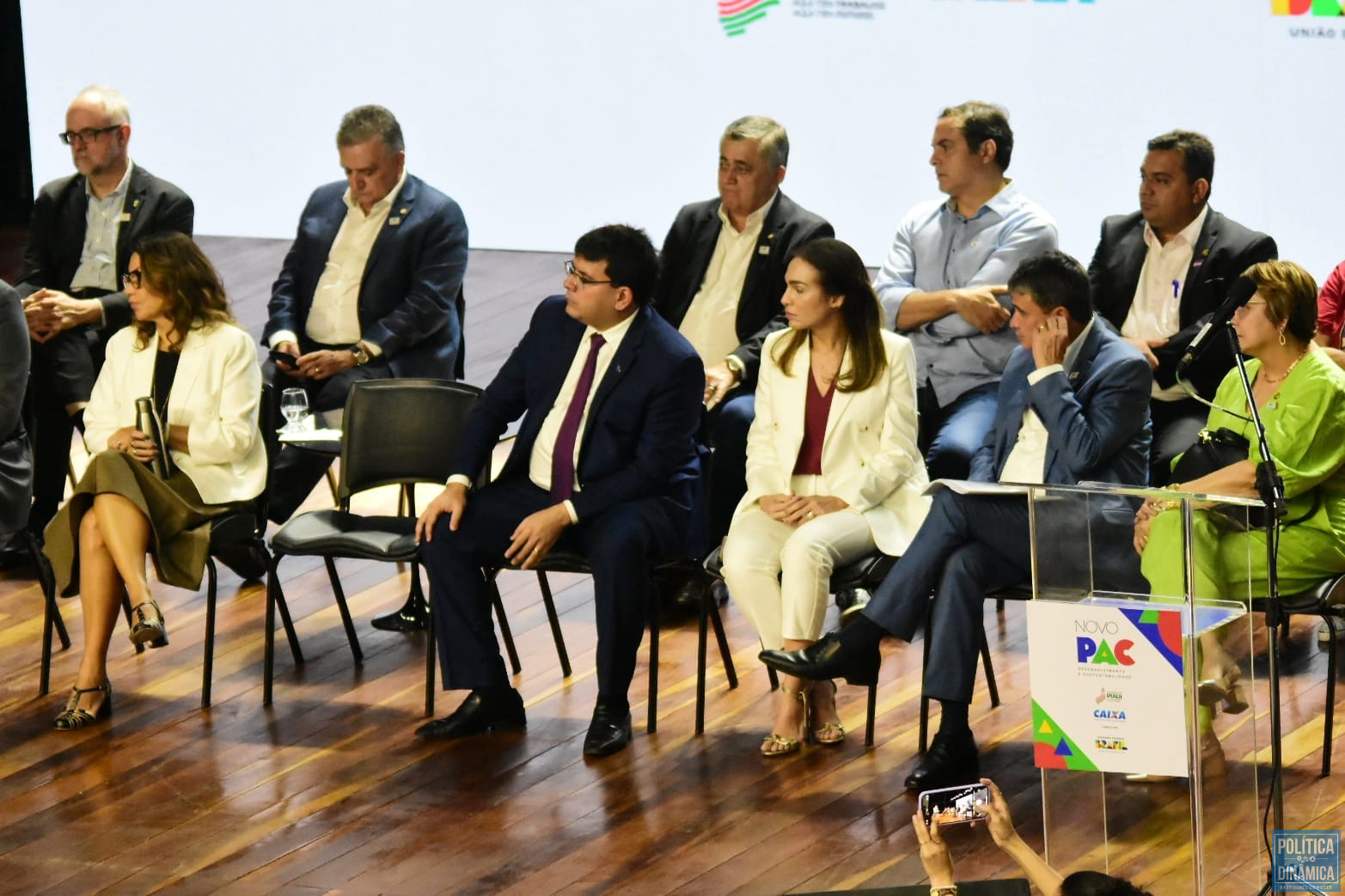 Mesa de honra da solenidade de lançamento do Novo PAC. O evento aconteceu no Centro de Convenções de Teresina (foto: Jailson Soares | PD)