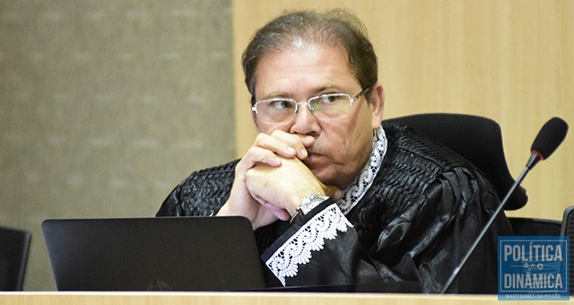 Jaylson Campelo foi o único conselheiro do TCE-PI a entender que a licitação não precisava ser alterada em nenhum de seus aspectos e defendeu a homologação da vitória suspeita da AEGEA (foto: Jailson Soares | PoliticaDinamica.com)