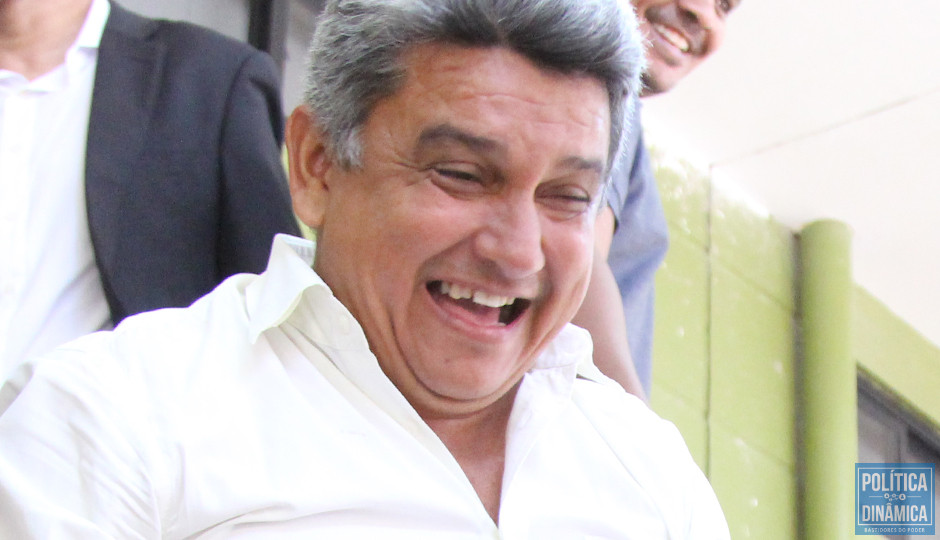 Se na política tem problema, pra dorrmir, dizem os amigos, ele não tem nenhum: dorme tranquilo o sono dos justos (foto: Jailson Soares | PD)
