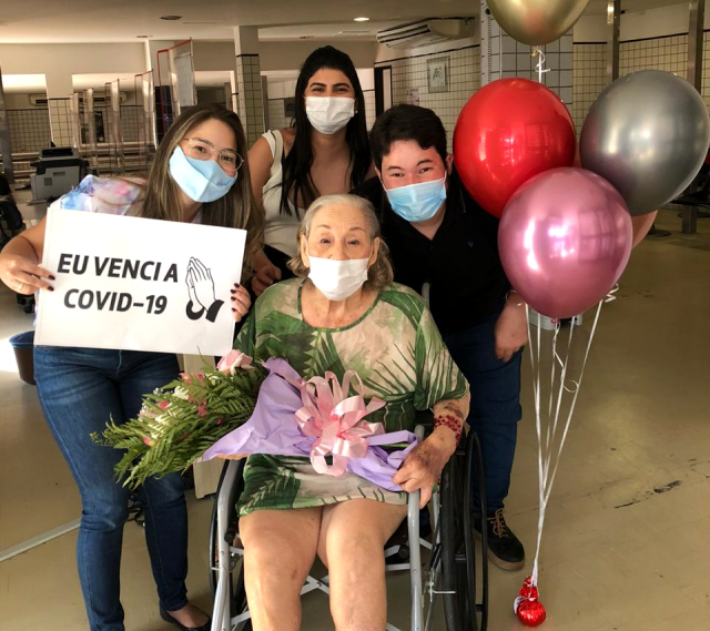 Josefina recebeu alta e deixou hospital em Teresina (Foto: Divulgação/Família)