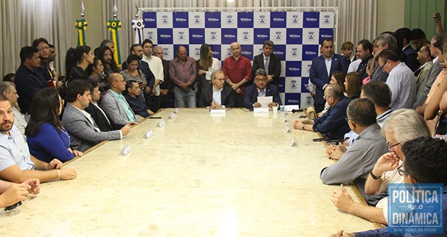 A posse de Júlio Arcoverde foi prestigiada por dezenas de deputados estaduais e vereadores de Teresina (foto: Marcos Melo | politicaDInamica.com)