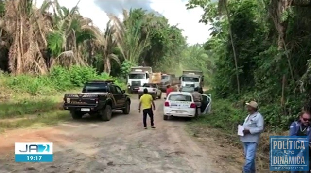 Agentes federais suspenderam atividades no local (Foto: Reprodução/TV Anhanguera)